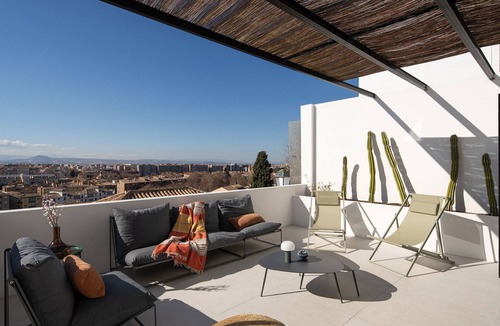 Genil Apartment | Privater Pool - Terrasse mit Aussicht - Tolle Lage by Interhome