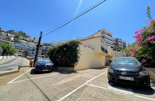 Roses Town Center Apartment | PST. Studio 400 m from the beach