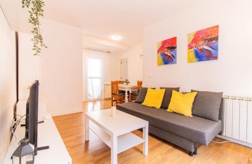 Abena Apartment | Pyrenees Escape with Terrace and BBQ