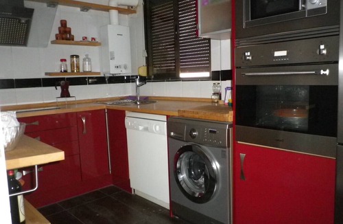 Malilla Apartment | Quiet and bright apartment. WIFI + FREE BREAKFAST