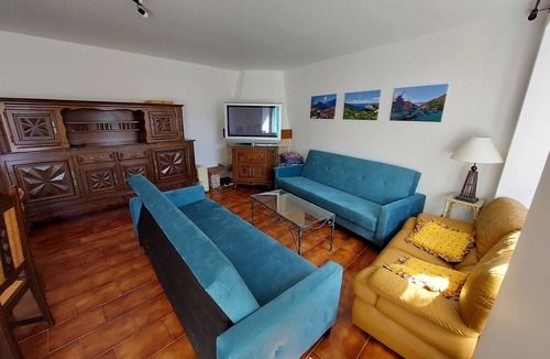 Senconac House | Quiet, cosy farm cottage with fireplace.