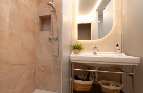 Nou Moles Apartment | Quiet Loft
