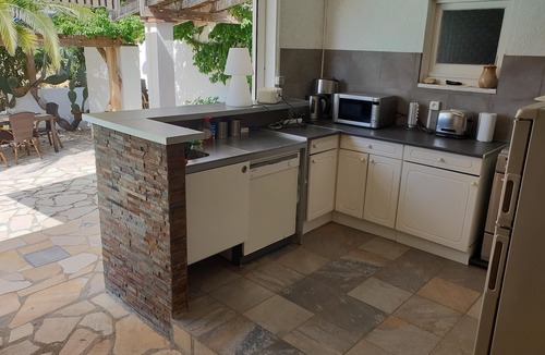 El Mas Isaac Villa | Quiet villa with pool, sea view, petanque, garden, wifi, parking