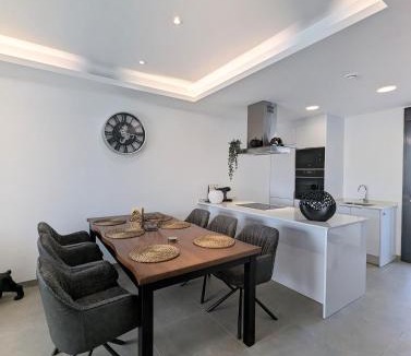 Los Montesinos Villa | R-40-4 Private Villa with pool