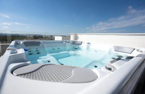 Los Montesinos House | R-40-A Corner Villa with jacuzzi