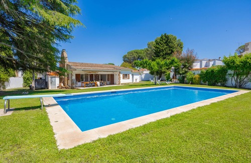 L'Escala House | Ref. VILLA BARCELONA: Beautiful house with 5 bedrooms and private pool.