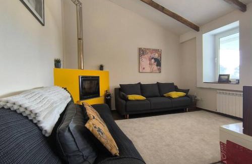 A Capela Ski Chalet | Relax & Vistas, casa en la roca