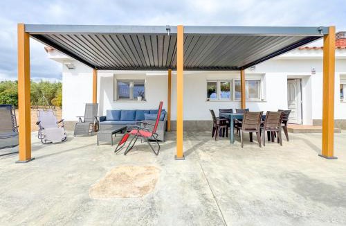 Reus Villa | RENTALAYA! Villa Urban Luxe Reus