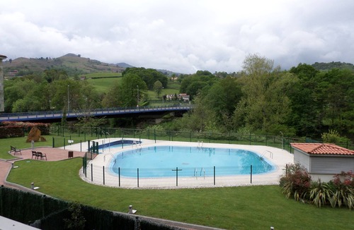 Cangas de Onis Apartment | Rentals Apartment in Housing development Jardines del Sella in Cangas de Onis.