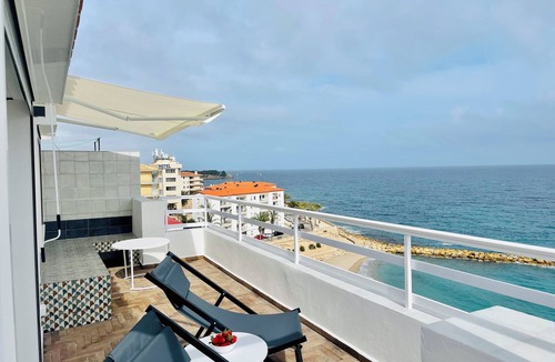 Costa Dorada Apartment | Respiro Del Mar - Beachfront Superior Apartment in L'Ametlla de Mar