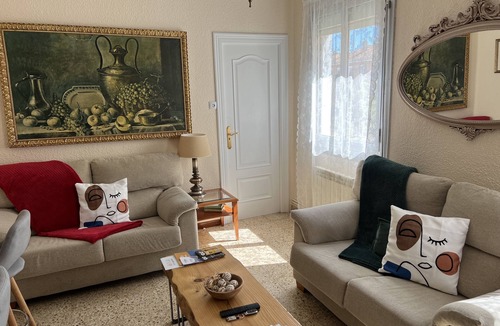 Logrono Historic Centre Apartment | REVELIN WALLS -OLD TOWN -entire apartment-