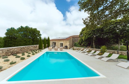 Palas de Rei House | Reverence Villas Avieira