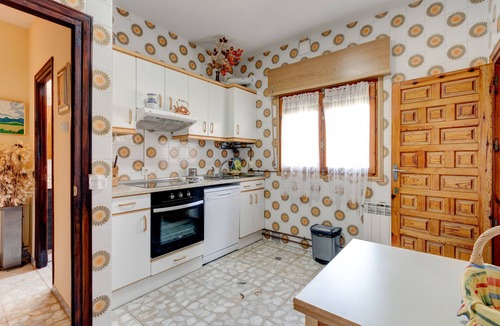 Riaza Ski Chalet | Riaza Victorian Estate. Ideal groups up to 8 people. Large Garden and BBQ