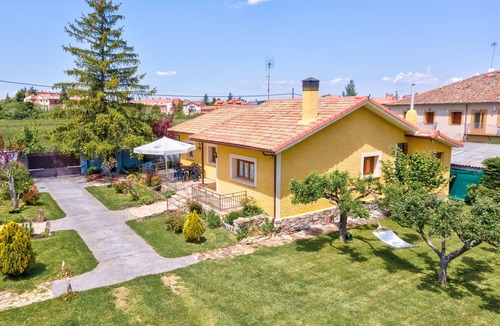 Riaza Ski Chalet | Riaza Victorian Estate. Ideal groups up to 8 people. Large Garden and BBQ