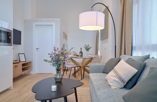 Malilla Apartment | Roig Arena romantic suite N1 by Virkin Suites