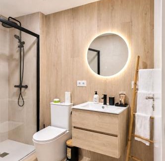 Nou Moles Apartment | Rojo - Central Apt - Turia Park by Río Turia Apartments