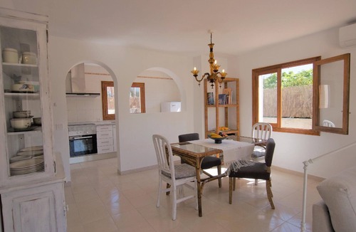 Urbanizacion Mont Ferrutx House | Romantic cottage by the sea