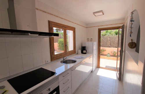 Urbanizacion Mont Ferrutx House | Romantic cottage by the sea
