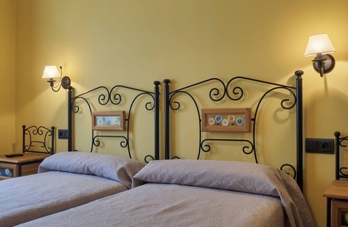 Santa Cruz de Montes House | Room 'El Abranal' with Mountain View, Shared Garden and Wi-Fi