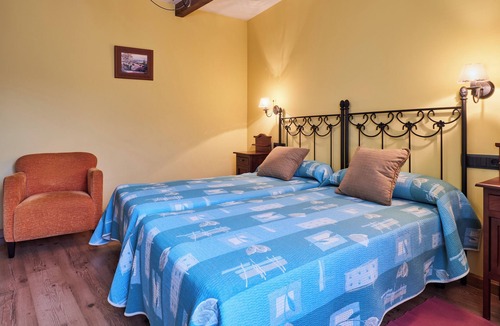 Santa Cruz de Montes House | Room 'El Corón' with Mountain View, Shared Garden and Wi-Fi