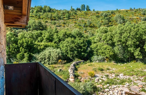 San Juan de Gredos Apartment | Room 'Galana Con Terraza' with Mountain View, Private Terrace and Wi-Fi