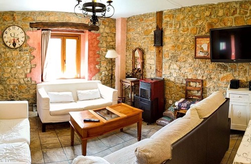 Basconcillos del Tozo House | Room 'Habitación Con Cama Doble' with Mountain View, Shared Garden and Wi-Fi