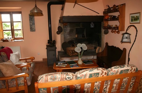 Callobre House | Room 'Horta' with Mountain View, Shared Terrace and Wi-Fi