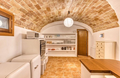 Borrassa Apartment | Room 'Sajolida' with Shared Pool, Wi-Fi and Air Conditioning