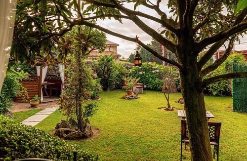 Marina de Cudeyo Apartment | Room 'Violeta' with Mountain View, Shared Terrace and Wi-Fi