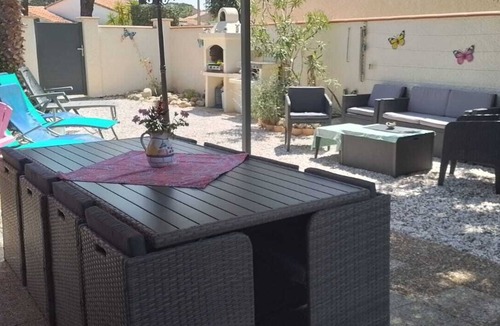 Saint-Cyprien Plage Villa | * RUNNING AND WALKING BEACH * enclosed garden * CLIM * WIFFI * PARKING *