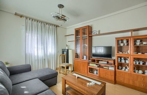 Santa Maria de la Alameda Cottage | Rural house Higueras, with swimming pool and barbecue. (Suitable for pets).