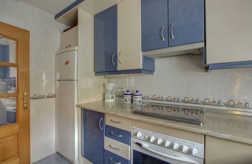 Santa Maria de la Alameda Cottage | Rural house Higueras, with swimming pool and barbecue. (Suitable for pets).