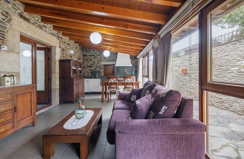 Ordes Apartment | Rural Apartment 'O Pozo' with Shared Terrace and Wi-Fi