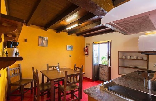 Villanueva de Pria Cottage | Rural apartment Playa del Canal for 4 people