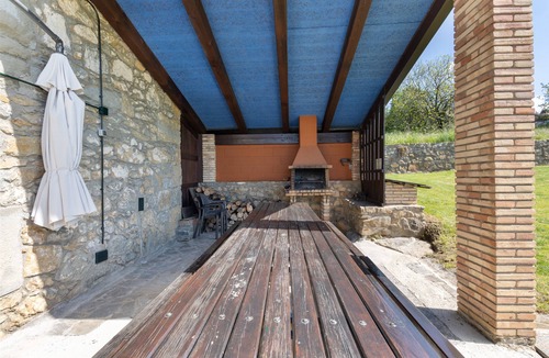 Santa Maria de Besora House | Rural House 'Cisquet' with Mountain Views, Shared Pool and Wi-Fi