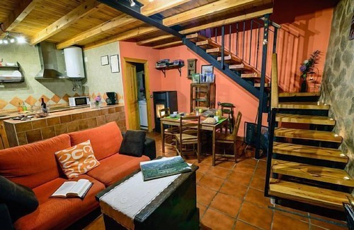Benllera Cottage | Rural House Between Valleys for 2 people