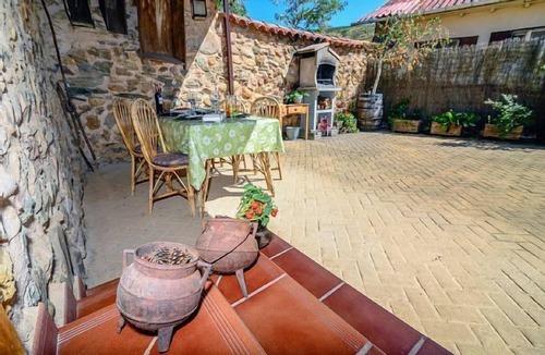 Benllera Cottage | Rural House Between Valleys for 2 people