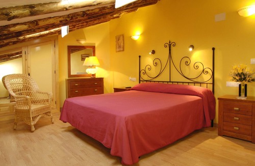 La Viluena House | RURAL HOUSE ENTREFRUTALES ...!IT WILL FEEL LIKE AT HOME!