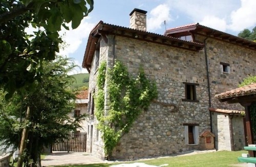 Santa Maria de Valdeon Cottage | Rural house El Serenal for 10 people