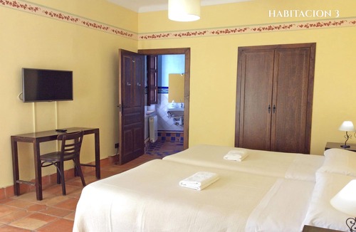 Moclin Hostel | Rural house for large groups. Spacious halls and rooms with their own bathroom.