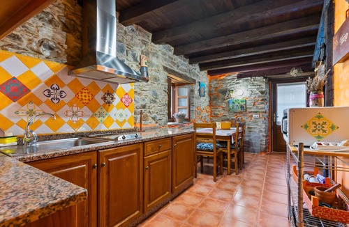 Vilaframil House | Rural House 'Teixo' with Mountain Views, Private Terrace and Wi-Fi