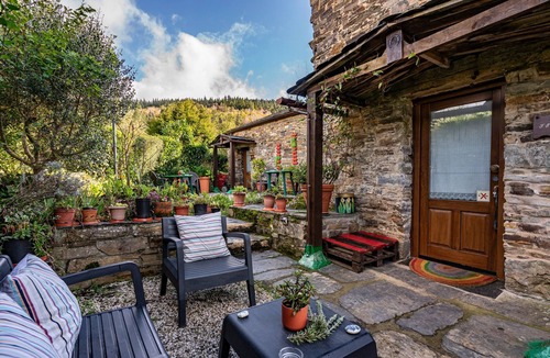 Vilaframil House | Rural House 'Teixo' with Mountain Views, Private Terrace and Wi-Fi