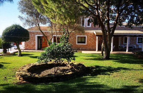 Sant Francesc Xavier House | Rustic villa with large infinity pool and lawn