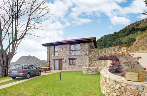 Collia Villa | Rustic apartment in Parres Asturias with a splendid view
