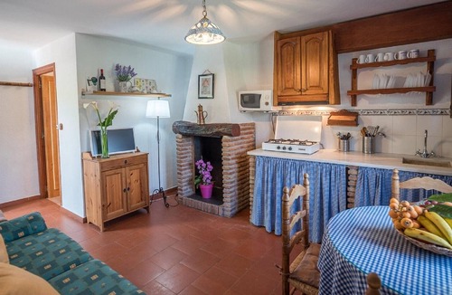 Padul Cottage | Rustic Cottage in El Padul with private terrace