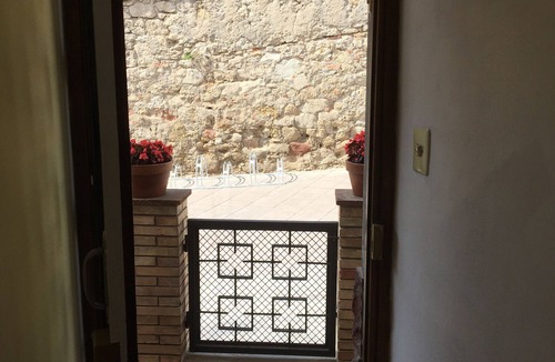 Monistrol de Montserrat Apartment | Rustic, spacious apartment next to the Montserrat mountain