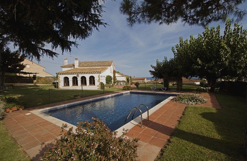 Castell-Platja d'Aro Villa | Rustic farmhouse with sea views, large garden and private pool.