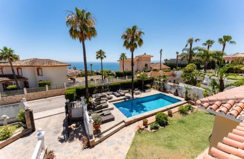 Torrequebrada Villa | Rustic Spanish Villa Saltwater Pool