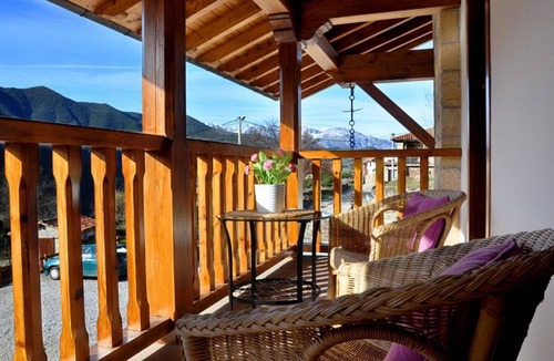 Lerones Apartment | Rustic style apartment with terrace for 4 people