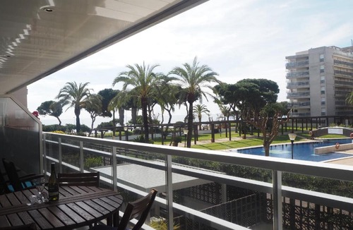 Blanes Apartment | S'abanell central park ii. vistas a la piscina.
